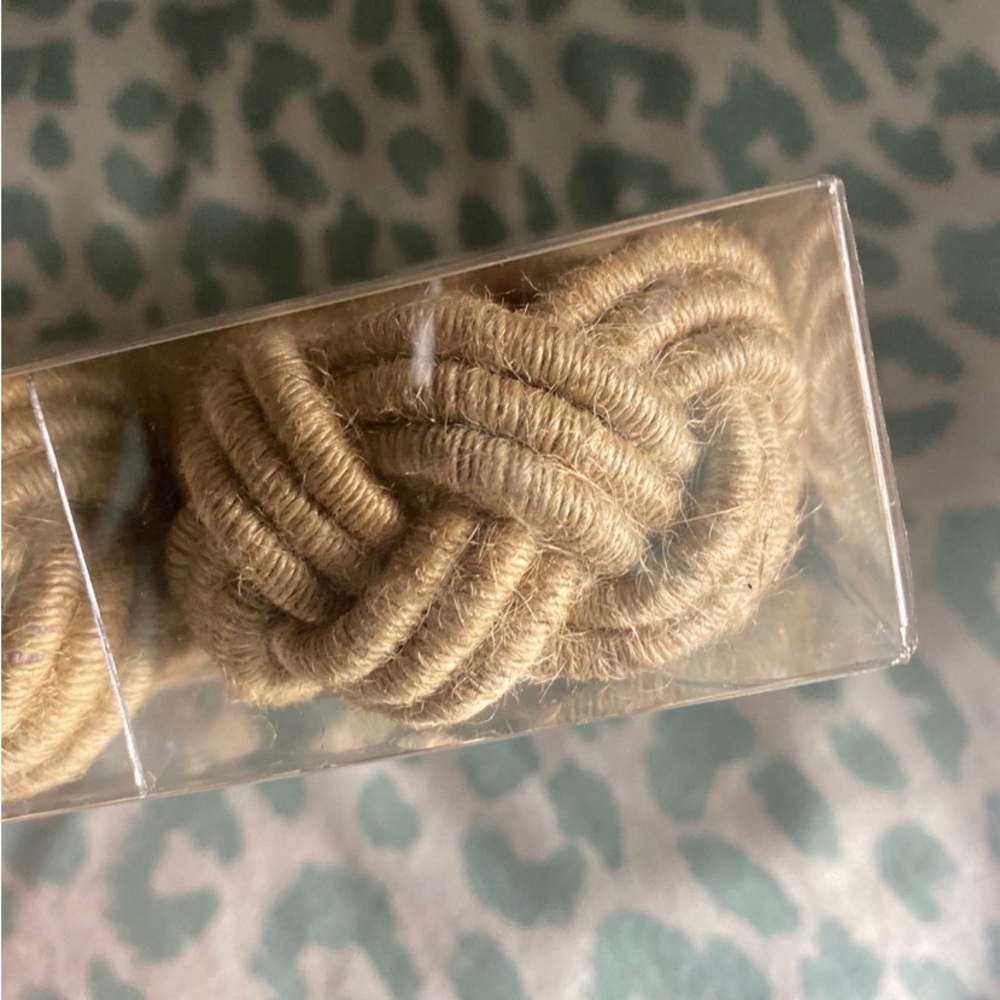 5/$25 ☀️
NEW 4 Piece Rattan Twine Napkin
Rings Allen + Roth - Picture 3 of 5